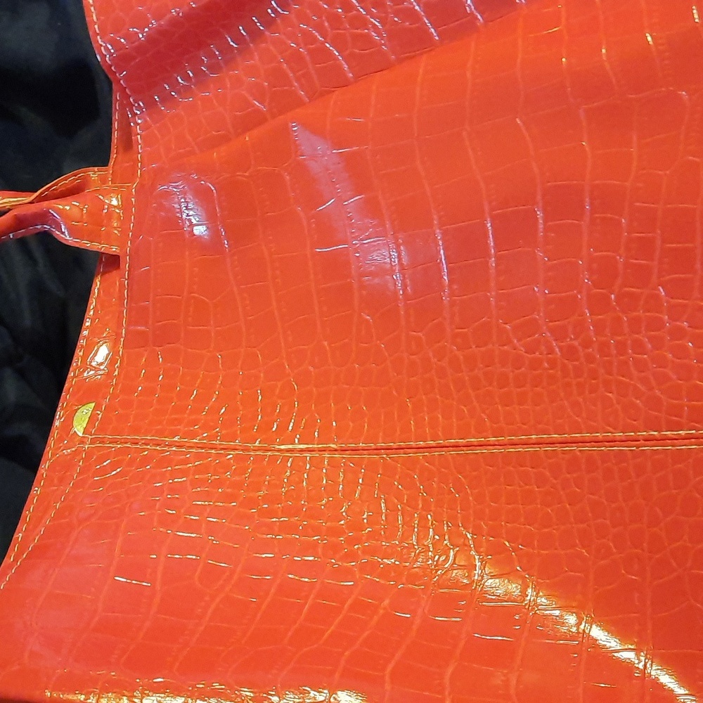 Red tote - Picture 5 of 8